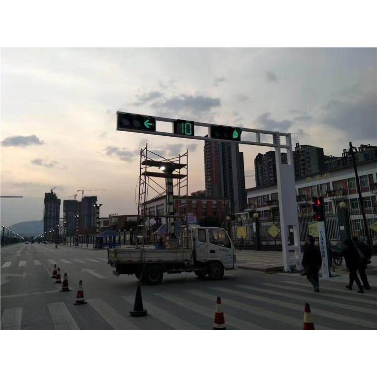 道路八角杆 图片