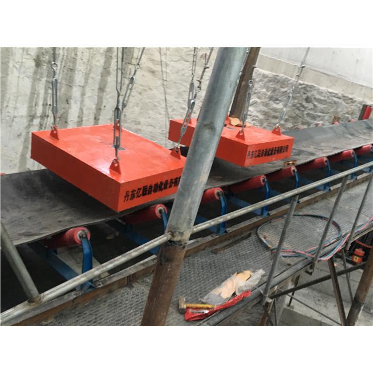 包头电磁自卸式除铁器 怎么摘除除铁器表面废铁 高磁除铁器