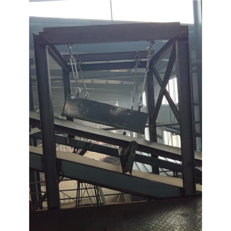 鞍山安装简便永磁自卸式除铁器 怎么摘除除铁器表面废铁